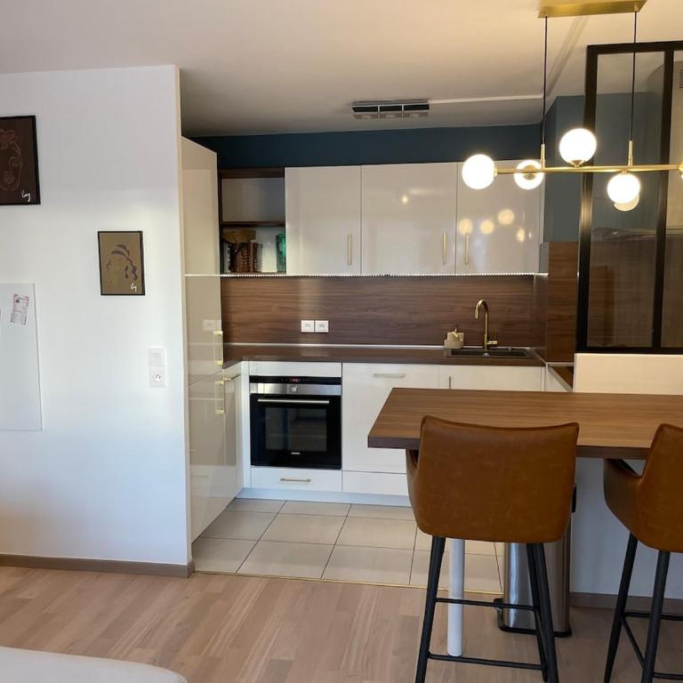 Le Nid Urbain, Moderne T3 au coeur d'Annemasse - Two-Bedroom Apartment - 5