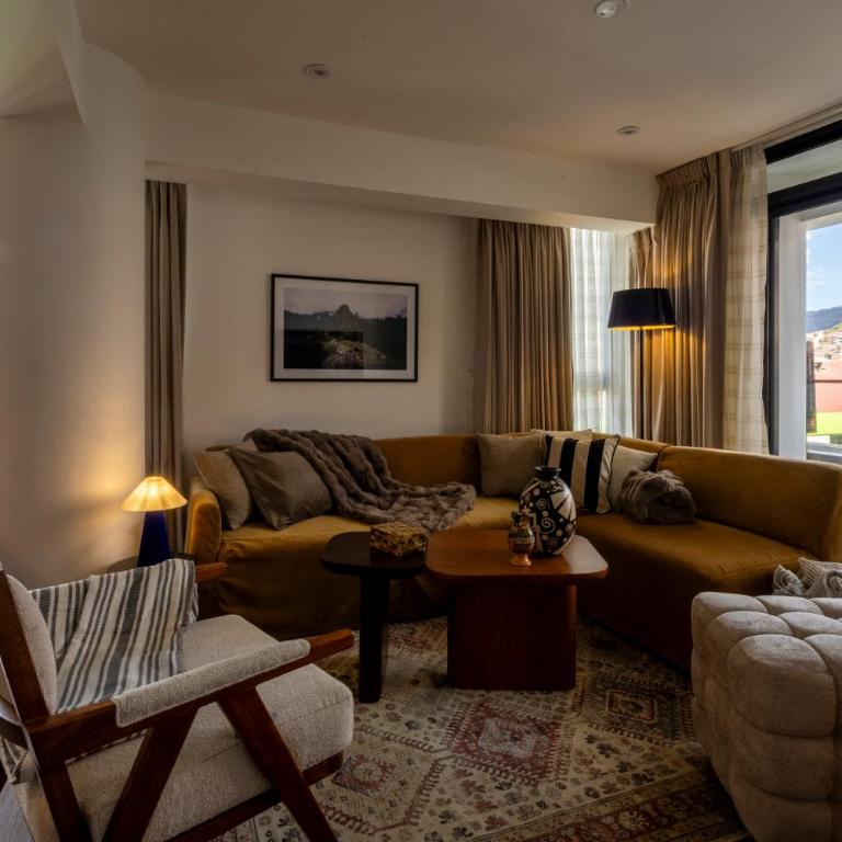 The Corner Residence Cusco - Three-Bedroom Premium Apartment with Balcony - 14