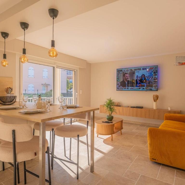 Appartement neuf a pied du centre-ville et de la plage avec parking et piscine - Appartement 1 Chambre - 9