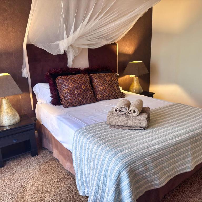 Luxury 3BR Apartment in Aloha Golf - Large Terrace & Pool - Apartamento con vistas a la piscina - 4