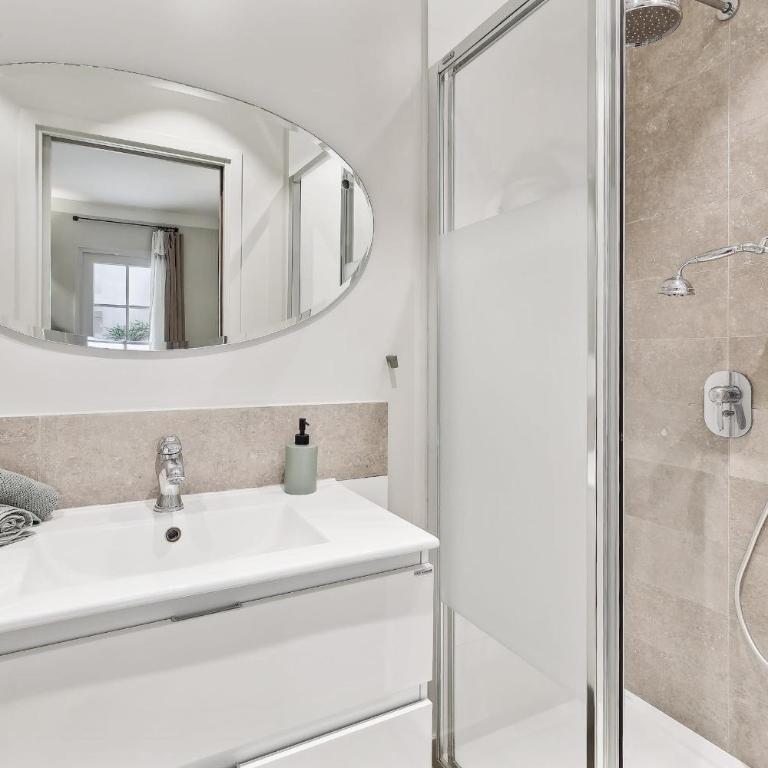 BnBNova - 2BR 2BA Le Marais & Place des Vosges - Appartement - 20