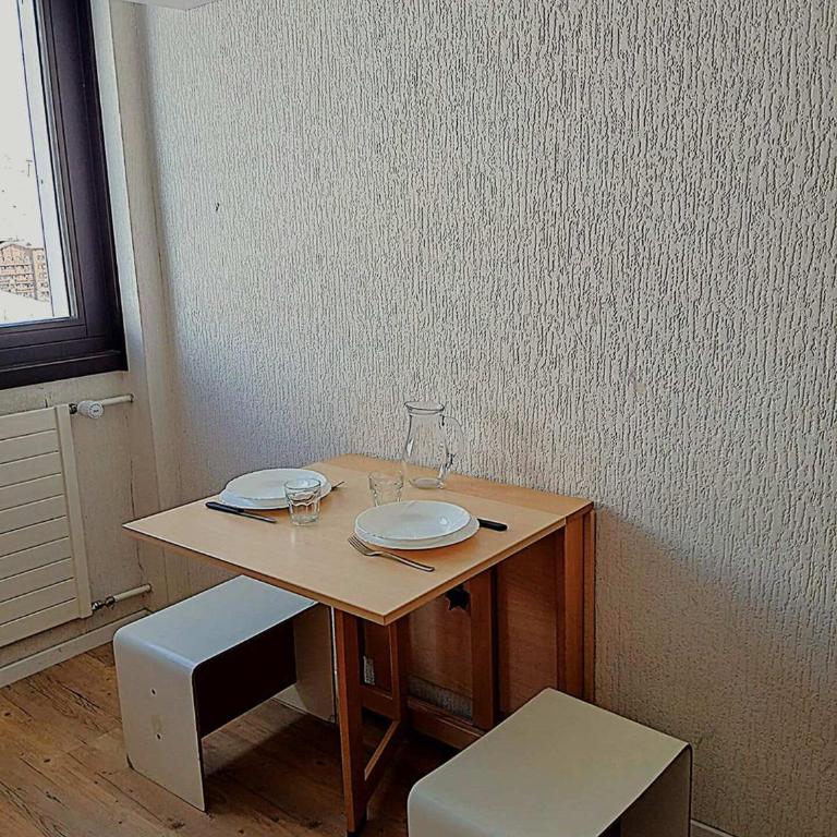 Résidence Le Palafour - Studio 2 personnes à Tignes au pied des pistes, des commerces proche de l'ESF, de l'office du tourisme dans le quartier du lac. MAE-2159 - Studio - 5