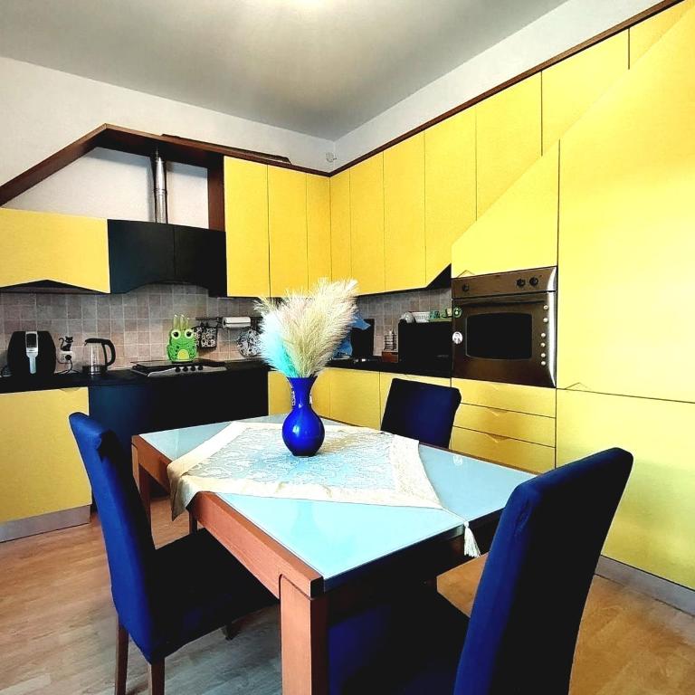 Sole & Luna Charming Colorful Home Arona - Appartamento con 2 Camere da Letto - 5