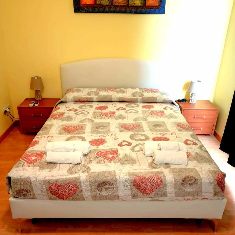 Sole & Luna Charming Colorful Home Arona - Appartamento con 2 Camere da Letto - 9
