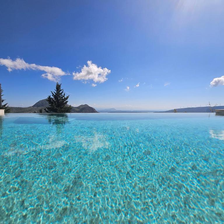 Sunrise Villa Infinity Pool & Views - Vila - 19