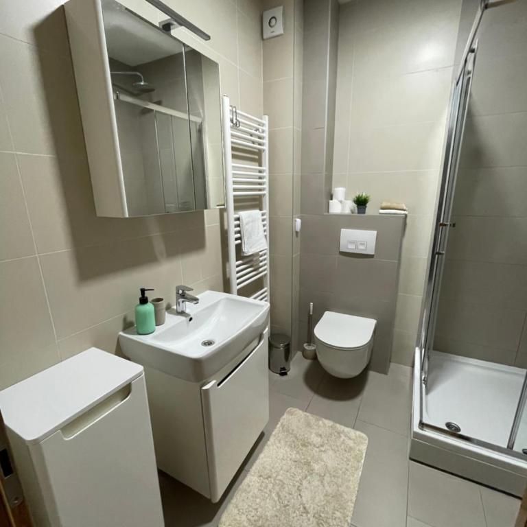Bulevar City Stay - Three-Bedroom Apartment with Balcony - 14
