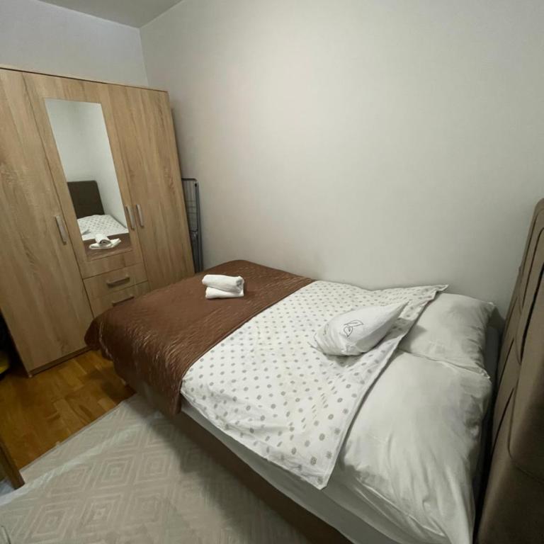 Bulevar City Stay - Three-Bedroom Apartment with Balcony - 13