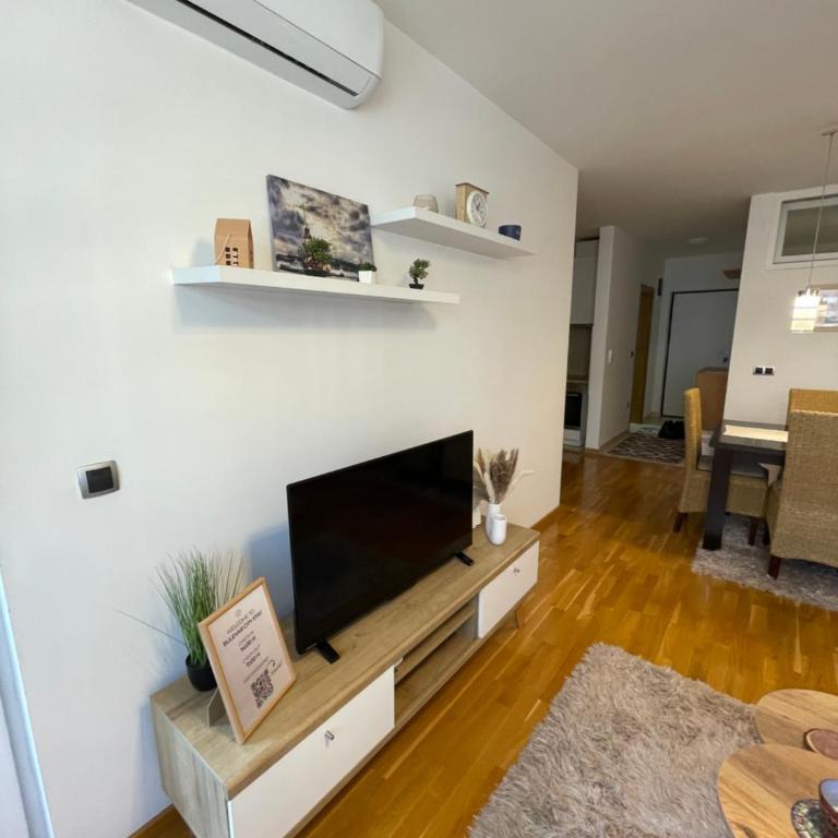 Bulevar City Stay - Three-Bedroom Apartment with Balcony - 7