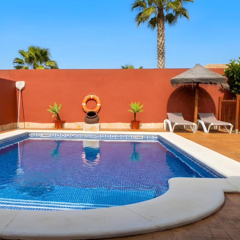 Casa con piscina solo aceptamos familias y parejas no grupos jovenes - Appartement - 5