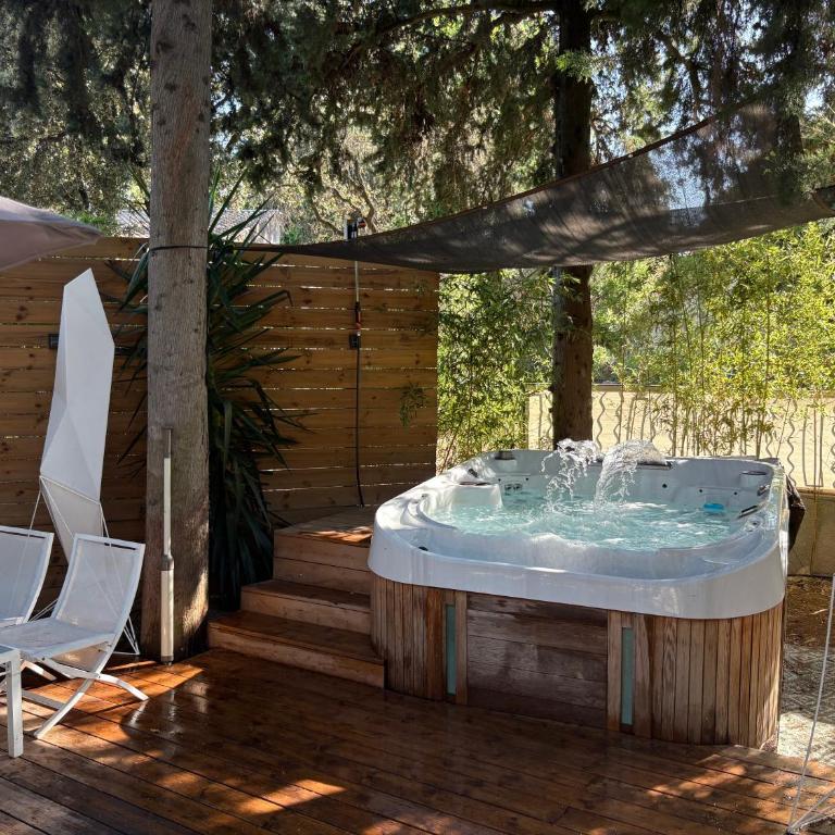 Villa 3ch 6pers climatisée avec jacuzzi jardin 3 terrasses Montpellier centre ville 12 mn des plages - Villa 3 Chambres - 4