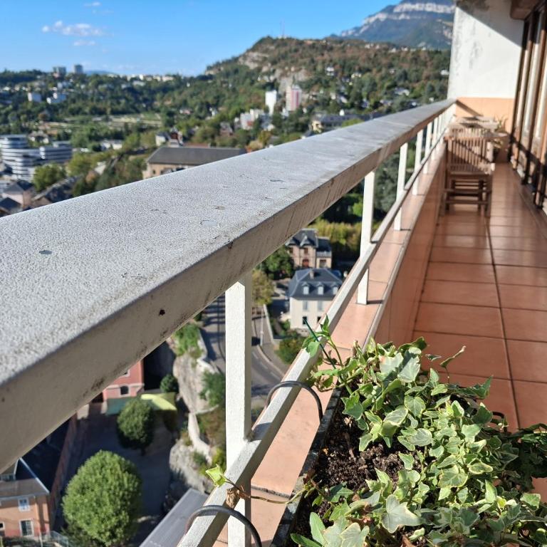 Panoramic 2BR Apartment Center Free Parking Balcony - Apartamento de 3 dormitorios - 13