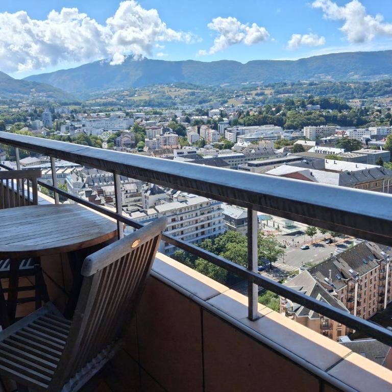Panoramic 2BR Apartment Center Free Parking Balcony - Apartamento de 3 dormitorios - 16