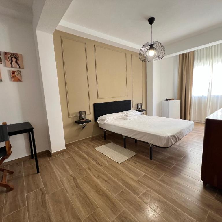 Habitación centro Almería - Habitación Doble Deluxe con balcón - 6
