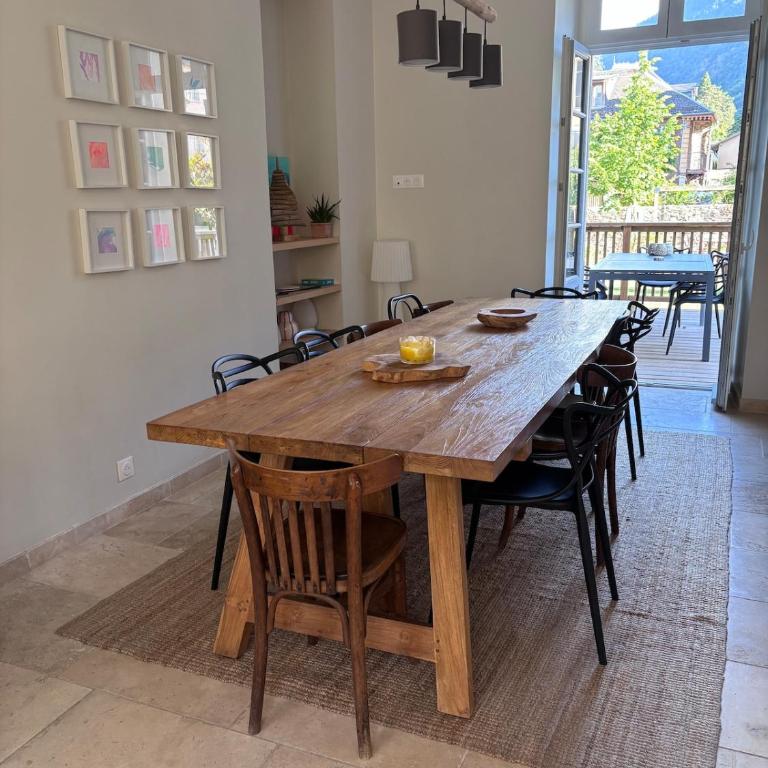 Belle maison de caractère de 200m2 avec jardin - Villa - 17