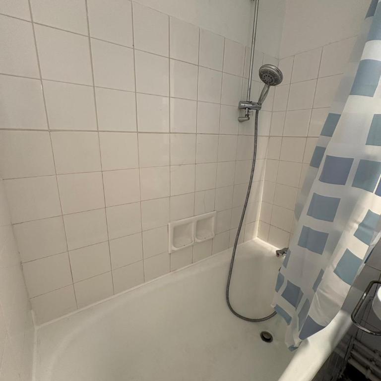 Grand studio avec parking privé - Appartement 1 Chambre - 3