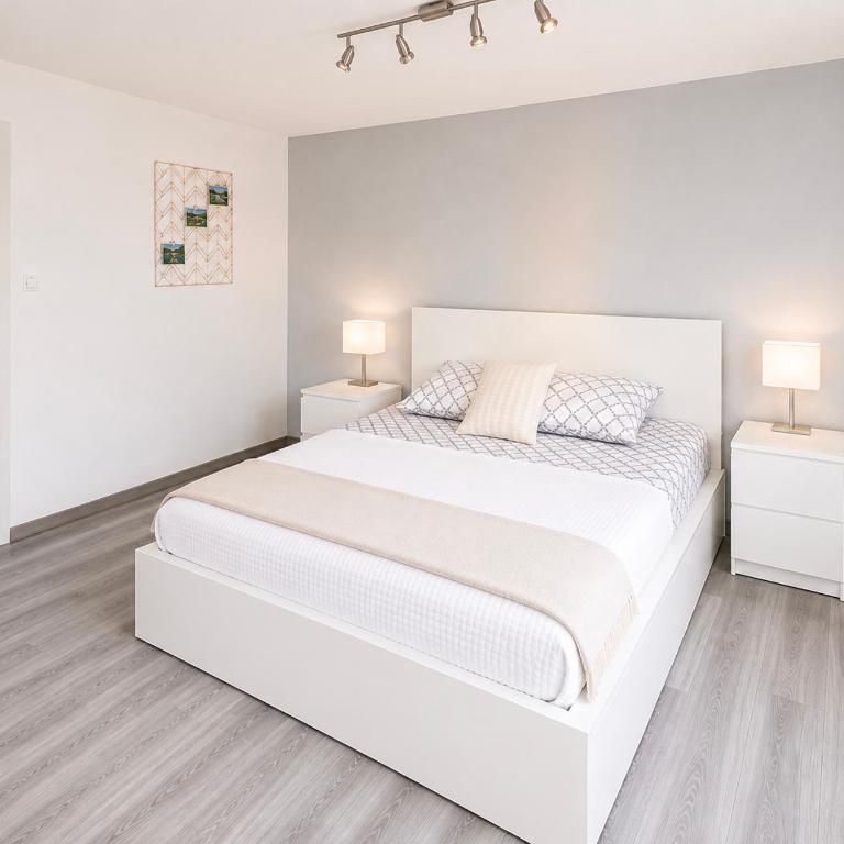 Cozy Apartment with Terrace & Free Parking - Apartment mit 1 Schlafzimmer - 1