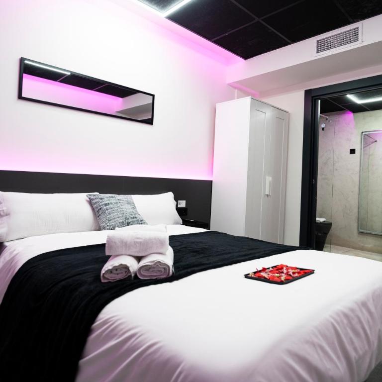 Mad Rooms - Camera Matrimoniale con Bagno Privato - 1