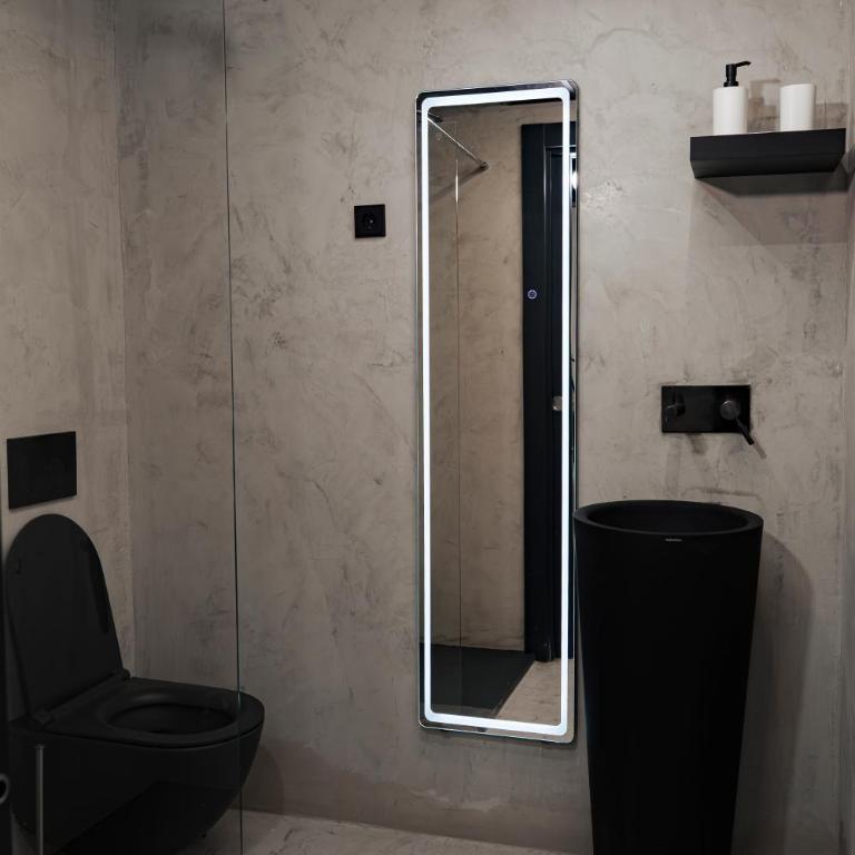 Mad Rooms - Camera Matrimoniale con Bagno Privato - 10