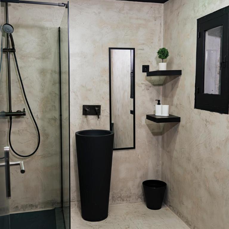 Mad Rooms - Camera Matrimoniale con Bagno Privato - 9
