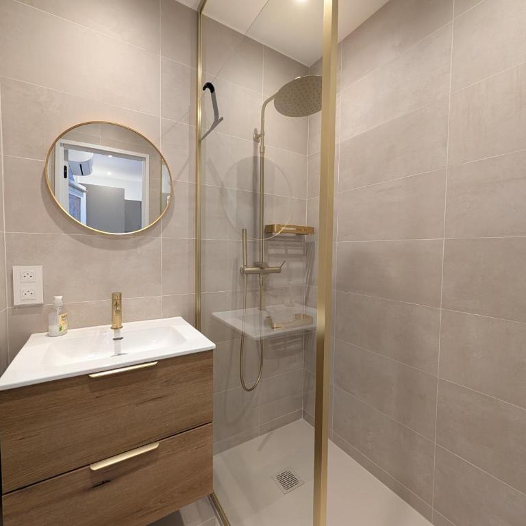 NEW Vega Studio rénovation, climatisé, parking & piscine Antibes Centre vue Fort Carré et Port - Appartement 1 Chambre - 8