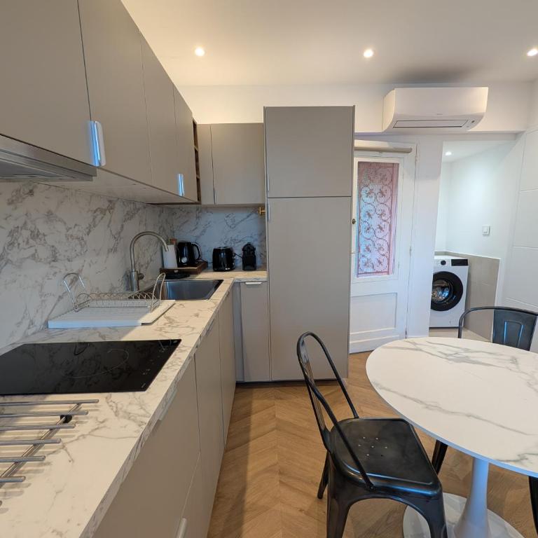 NEW Vega Studio rénovation, climatisé, parking & piscine Antibes Centre vue Fort Carré et Port - Appartement 1 Chambre - 7