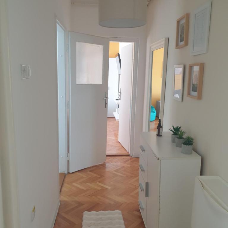 City Vibes - One-Bedroom Apartment - 17