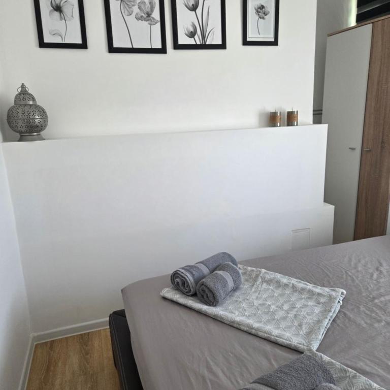 City Vibes - One-Bedroom Apartment - 18