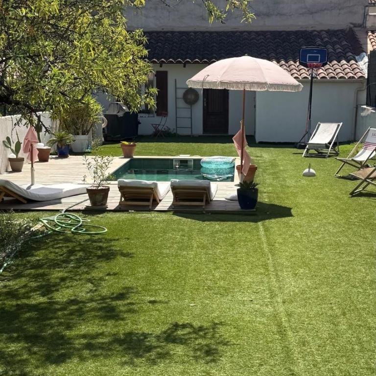 A rare find in Marseille, south-facing house with pool, quiet location - Three-Bedroom Villa - 11