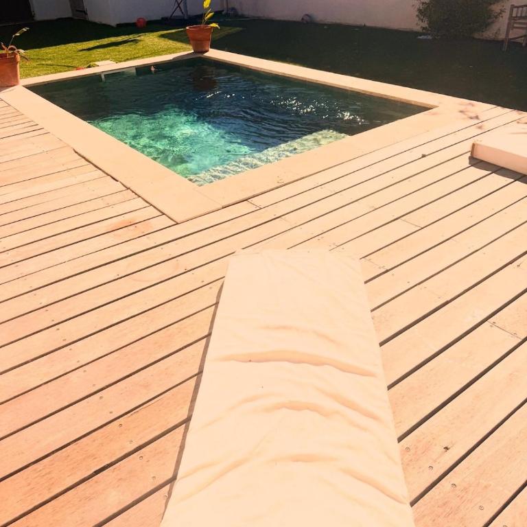 A rare find in Marseille, south-facing house with pool, quiet location - Three-Bedroom Villa - 19