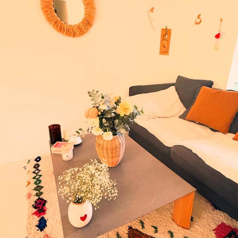 A rare find in Marseille, south-facing house with pool, quiet location - Three-Bedroom Villa - 46