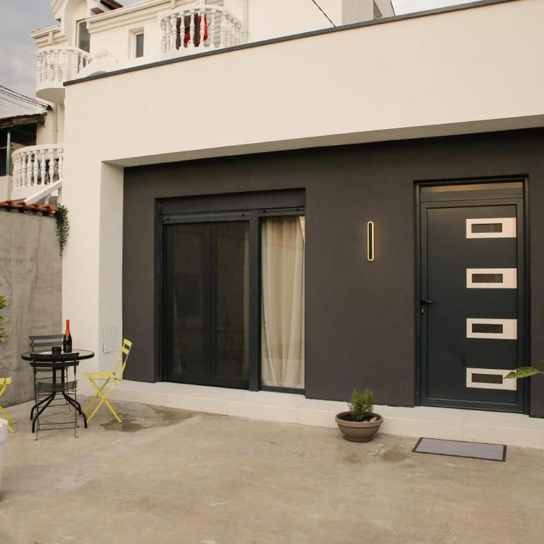 Old Town Gem, Modern stay with private yard - Apartment mit 1 Schlafzimmer - 12