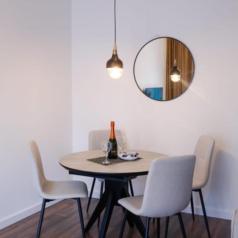 Old Town Gem, Modern stay with private yard - Apartment mit 1 Schlafzimmer - 19