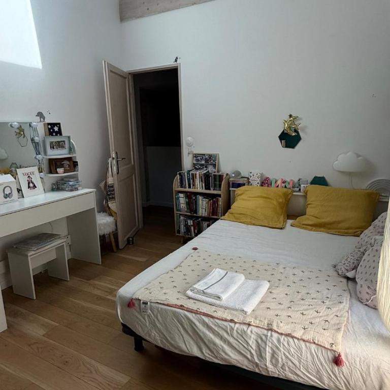 A rare find in Marseille, south-facing house with pool, quiet location - Three-Bedroom Villa - 16