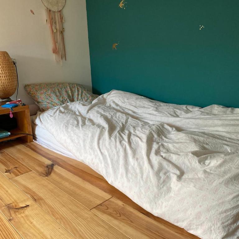 A rare find in Marseille, south-facing house with pool, quiet location - Three-Bedroom Villa - 17