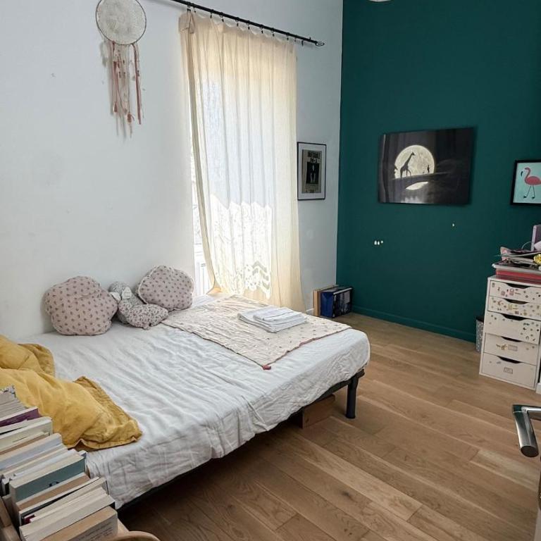 A rare find in Marseille, south-facing house with pool, quiet location - Three-Bedroom Villa - 24