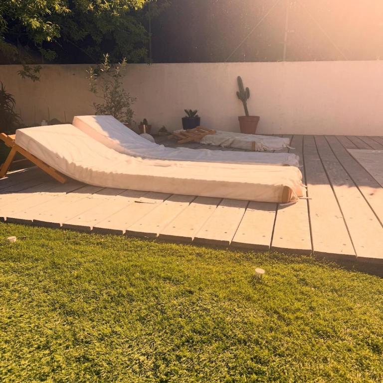 A rare find in Marseille, south-facing house with pool, quiet location - Three-Bedroom Villa - 31