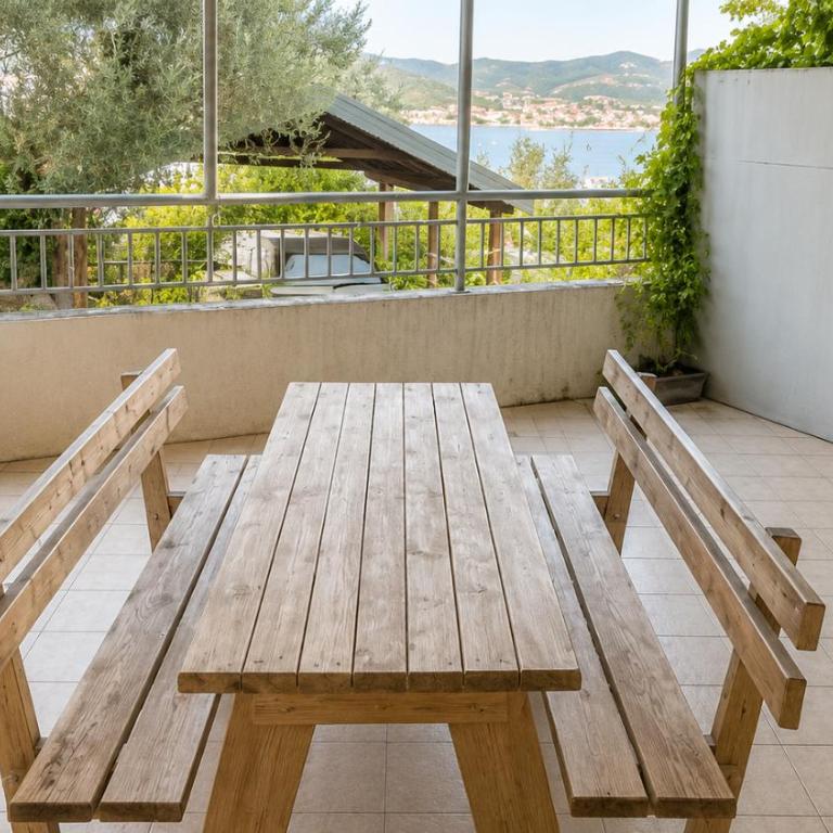 Panoramic Sea and City View Apartment with Terrace Budva - Apartment mit 2 Schlafzimmern, einem Balkon und Meerblick - 8