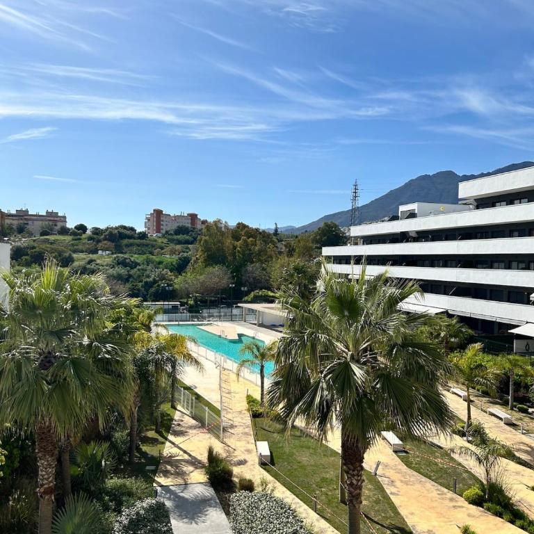 Modern apartment with pool in Estepona - Apartamento de 2 dormitorios - 37