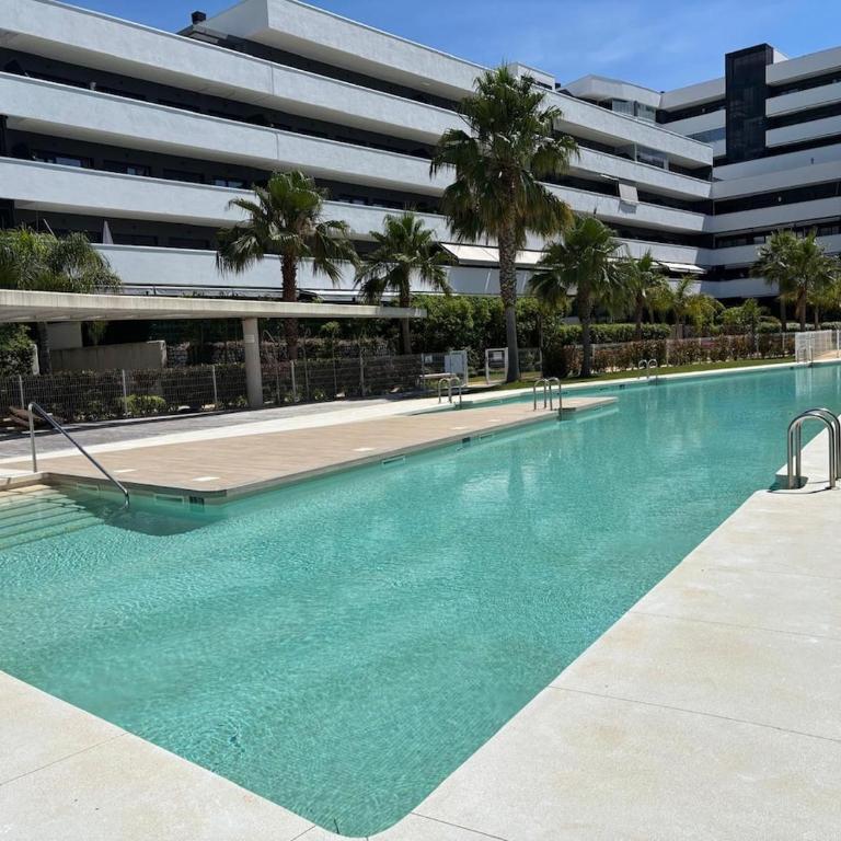 Modern apartment with pool in Estepona - Apartamento de 2 dormitorios - 40
