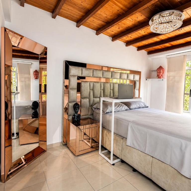 Oxford House Hostel - Triple Room with Private Bathroom - 1