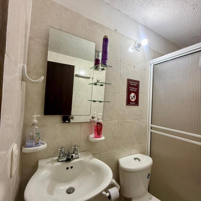 Oxford House Hostel - Triple Room with Private Bathroom - 16