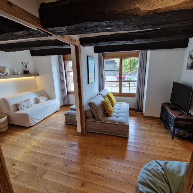 Chalet typique proche Crans Montana - Chalet - 8