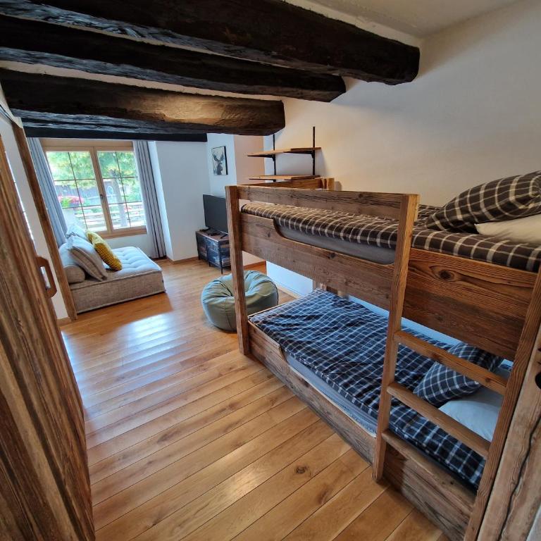 Chalet typique proche Crans Montana - Chalet - 6