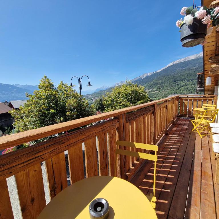 Chalet typique proche Crans Montana - Chalet - 24