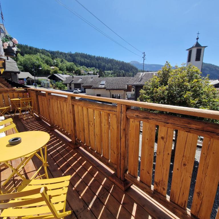 Chalet typique proche Crans Montana - Chalet - 25