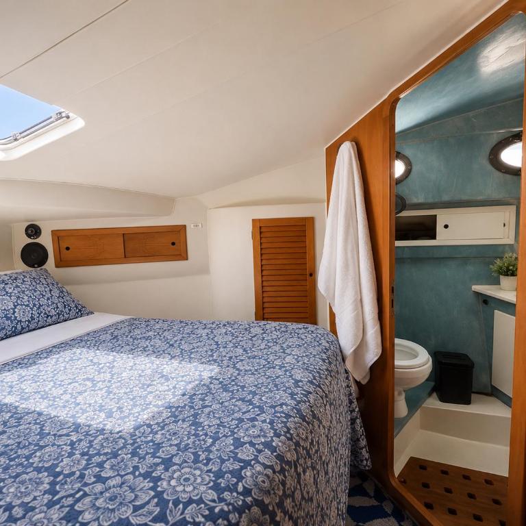 Unique Overnight Stay on the Water at the Port of - Appartement - 10