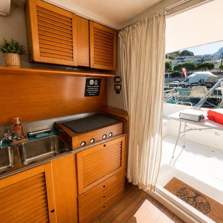 Unique Overnight Stay on the Water at the Port of - Appartement - 4