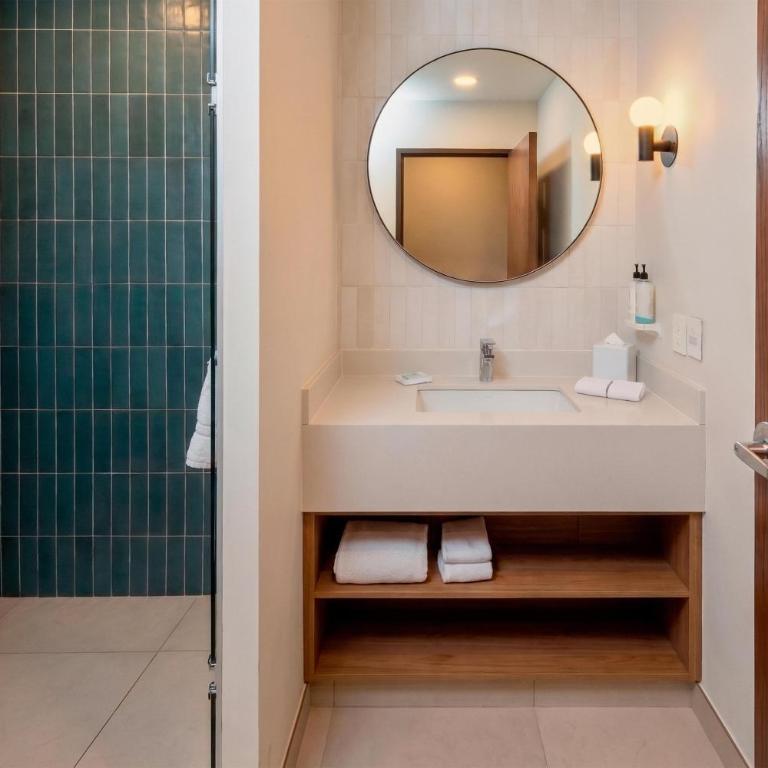 Hampton by Hilton Monterrey Tecnológico - Habitación Doble - 2 camas dobles - 3
