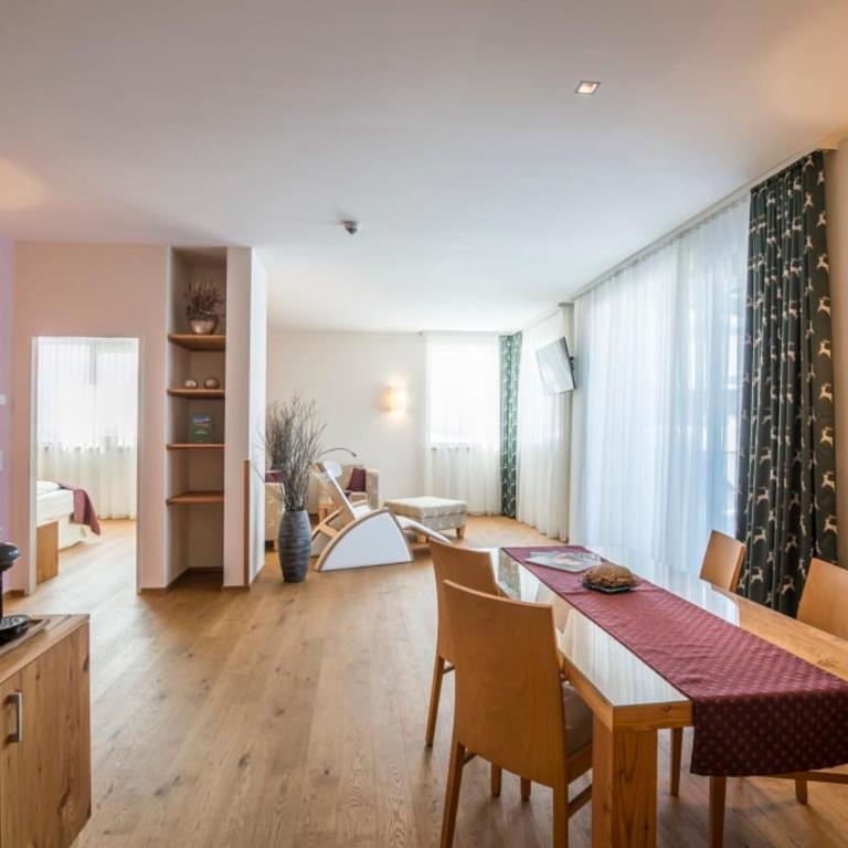 Narzissen Vital Resort Bad Aussee - Senior Suite mit Bergblick - 2