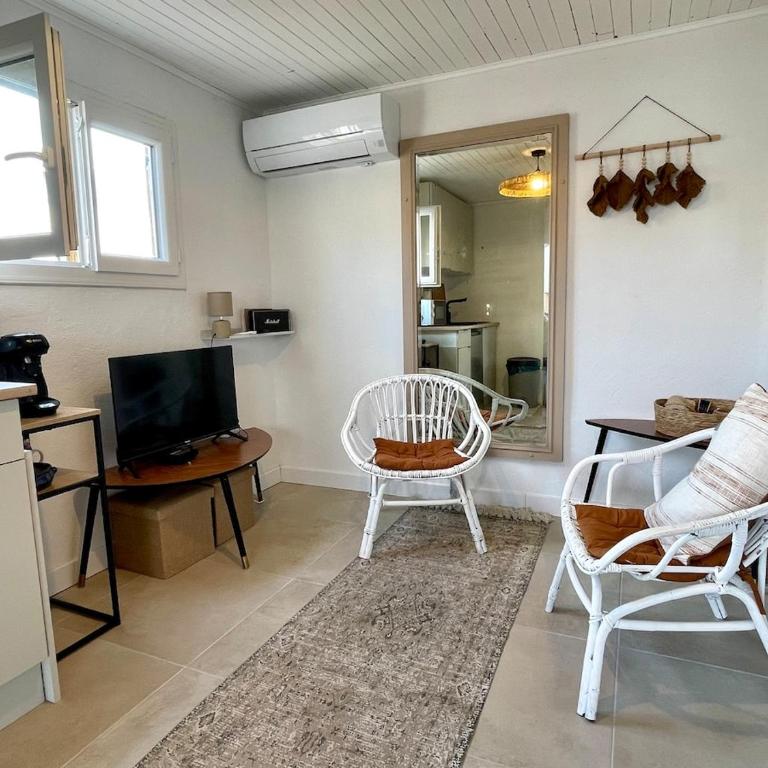 Le Chalet Sunset - Three-Bedroom House - 16